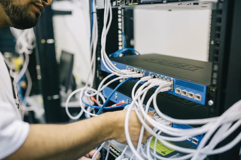 Pexels field engineer 442150
